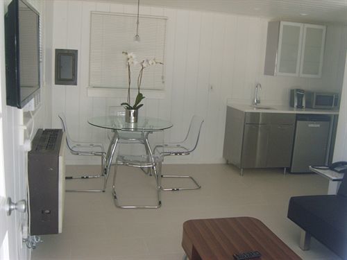 The Drake 2* Hampton Bays