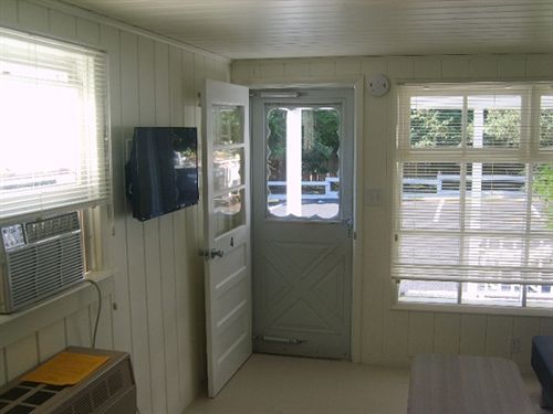 The Drake Motel Hampton Bays