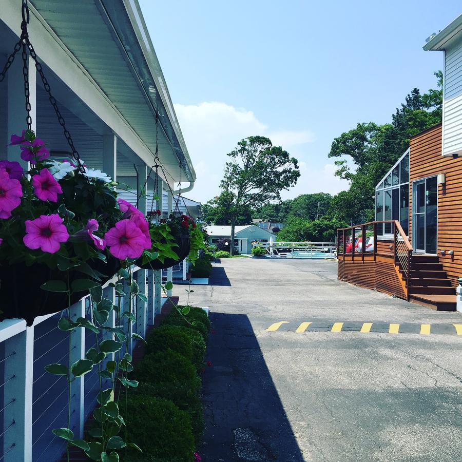 The Drake Hampton Bays